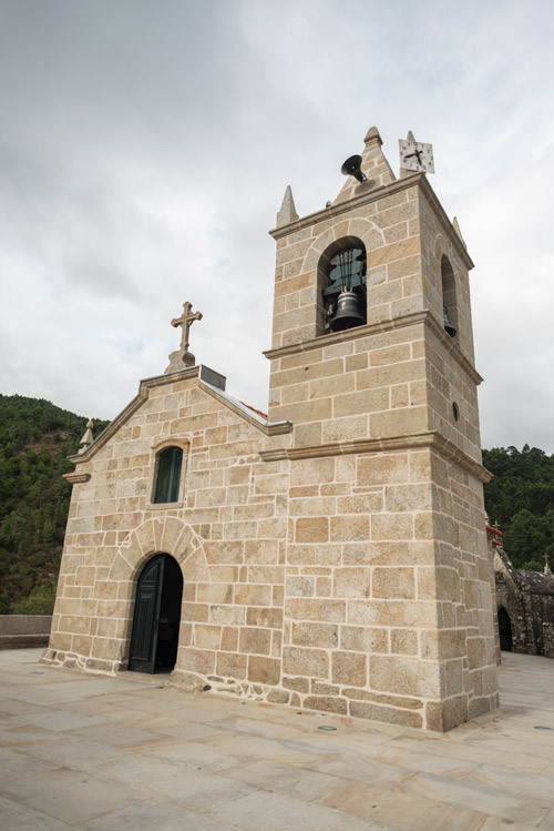 Fachada de la iglesia de Sistelo. Un pequeño Tíbet en Portugal
