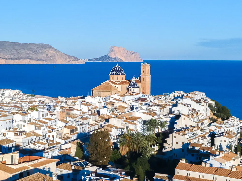 Foto del pueblo de Altea, vista general impresionante. Qué ver en Alicante provincia. Perder el Rumbo