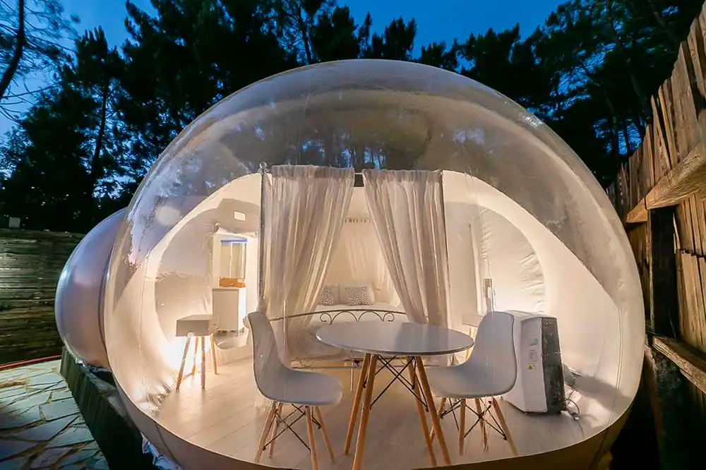 Una de los hoteles burbuja en Galicia totalmente transparentes para poder ver las estrellas